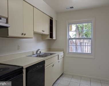 9032 Whispering Pine Court - Photo Thumbnail 22