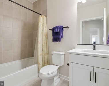 700 Mount Airy Terrace Ne - Photo Thumbnail 21