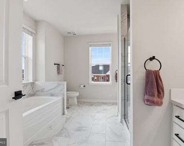 700 Mount Airy Terrace Ne - Photo Thumbnail 15