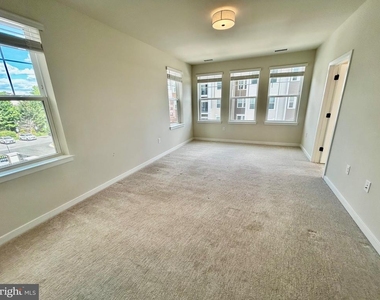 700 Mount Airy Terrace Ne - Photo Thumbnail 16