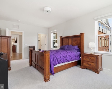 700 Mount Airy Terrace Ne - Photo Thumbnail 17