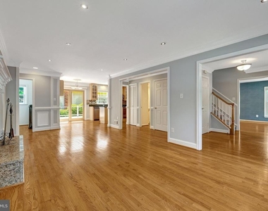 8995 Parliament Drive - Photo Thumbnail 8
