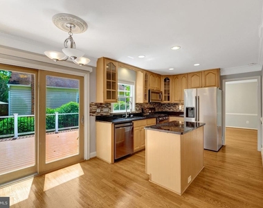 8995 Parliament Drive - Photo Thumbnail 12