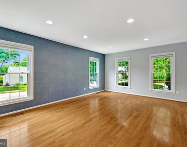 8995 Parliament Drive - Photo Thumbnail 18