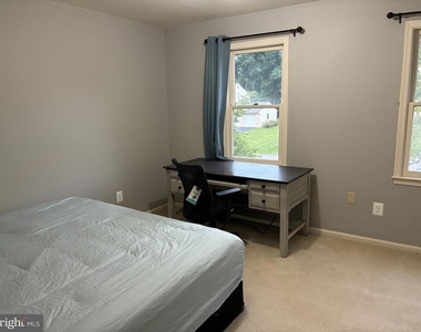 11907 Fallen Holly Court - Photo Thumbnail 17