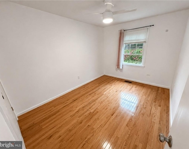 4360 Greenberry Lane - Photo Thumbnail 6