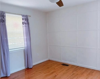 4360 Greenberry Lane - Photo Thumbnail 8