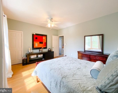 1947 Fay Place - Photo Thumbnail 17