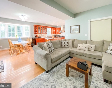 1947 Fay Place - Photo Thumbnail 32