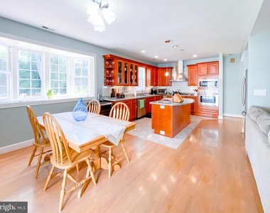 1947 Fay Place - Photo Thumbnail 13