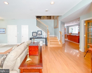 1947 Fay Place - Photo Thumbnail 8