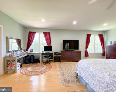 1947 Fay Place - Photo Thumbnail 21