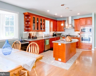 1947 Fay Place - Photo Thumbnail 11