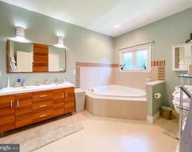 1947 Fay Place - Photo Thumbnail 20