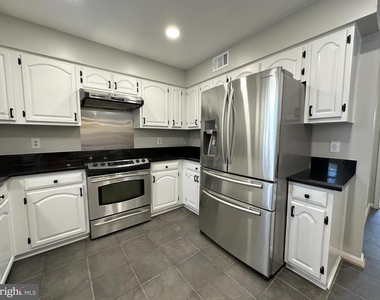 11560 Holly Briar Lane - Photo Thumbnail 15