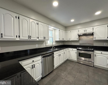 11560 Holly Briar Lane - Photo Thumbnail 13
