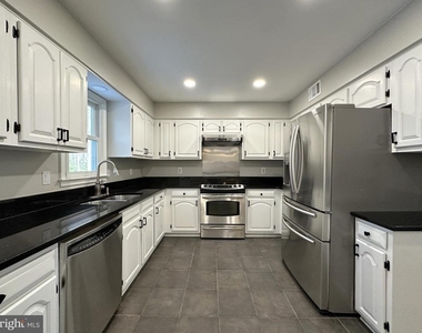 11560 Holly Briar Lane - Photo Thumbnail 12