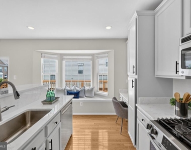 12203 Tenbury Terrace - Photo Thumbnail 40