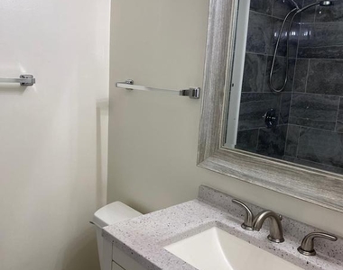 8049 Saint Annes Court - Photo Thumbnail 9