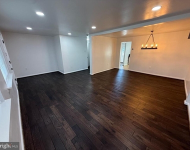 8049 Saint Annes Court - Photo Thumbnail 11
