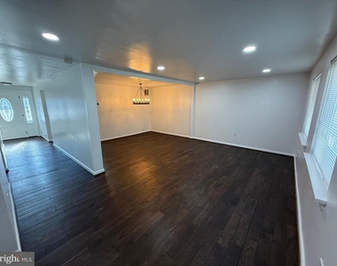 8049 Saint Annes Court - Photo Thumbnail 3