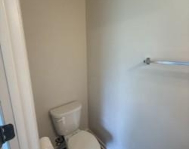 240 Parkland Drive - Photo Thumbnail 10