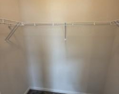 240 Parkland Drive - Photo Thumbnail 27