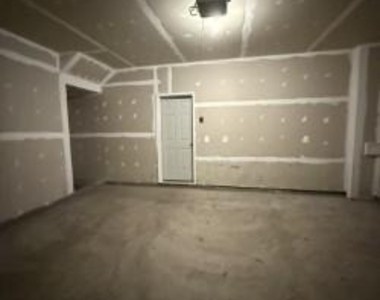 240 Parkland Drive - Photo Thumbnail 29