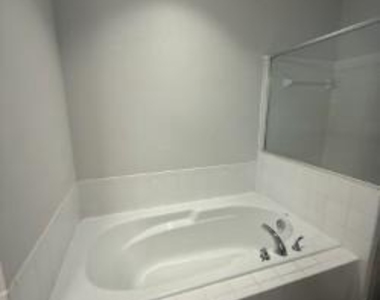 240 Parkland Drive - Photo Thumbnail 20