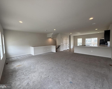 240 Parkland Drive - Photo Thumbnail 7