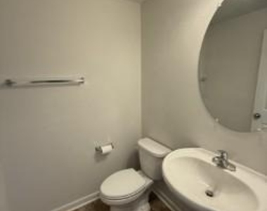 240 Parkland Drive - Photo Thumbnail 9