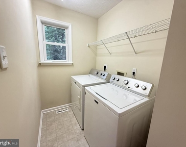 1234 Lakeview Drive - Photo Thumbnail 17