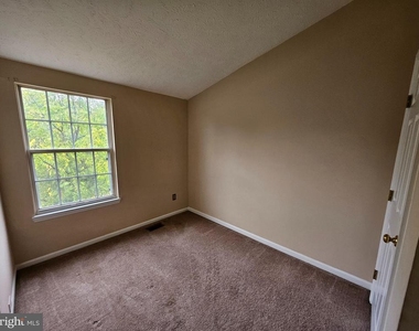 104 Township Court - Photo Thumbnail 18