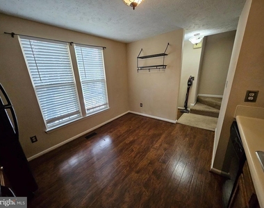 104 Township Court - Photo Thumbnail 7