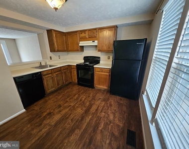 104 Township Court - Photo Thumbnail 4