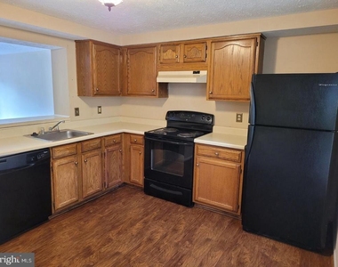 104 Township Court - Photo Thumbnail 3