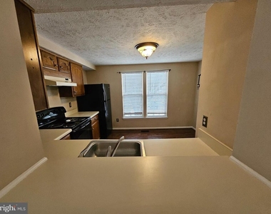104 Township Court - Photo Thumbnail 8