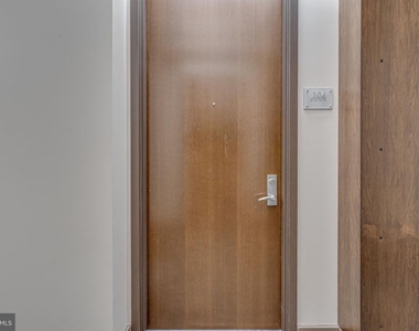 520 John Carlyle Street - Photo Thumbnail 1