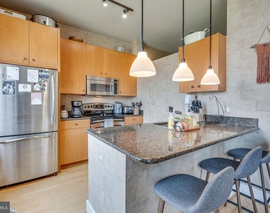 520 John Carlyle Street - Photo Thumbnail 6