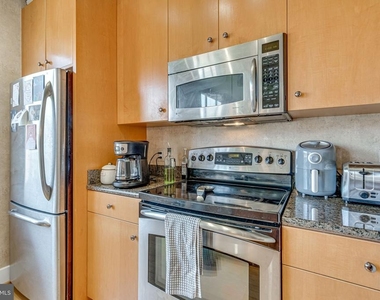 520 John Carlyle Street - Photo Thumbnail 9