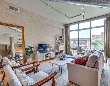 520 John Carlyle Street - Photo Thumbnail 2
