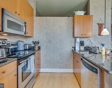 520 John Carlyle Street - Photo Thumbnail 8