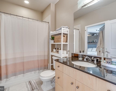 520 John Carlyle Street - Photo Thumbnail 14