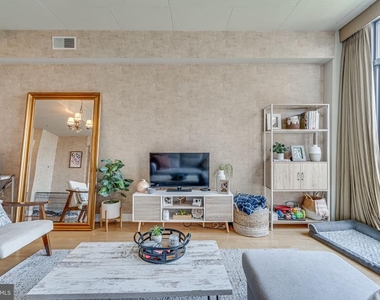 520 John Carlyle Street - Photo Thumbnail 4