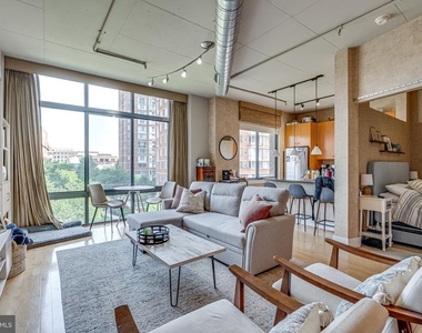 520 John Carlyle Street - Photo Thumbnail 3