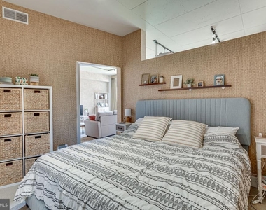 520 John Carlyle Street - Photo Thumbnail 12