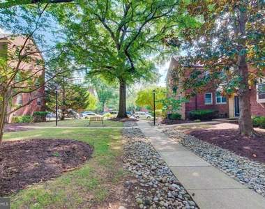 2100 N Scott Street - Photo Thumbnail 8