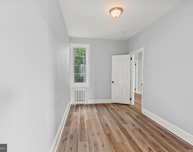 3553 Emerald Street - Photo Thumbnail 9
