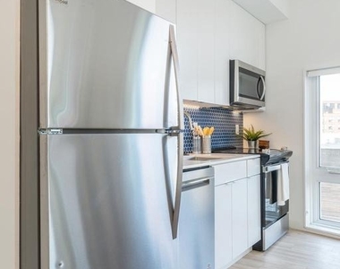 1131 N Front Street - Photo Thumbnail 14