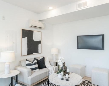 1131 N Front Street - Photo Thumbnail 6